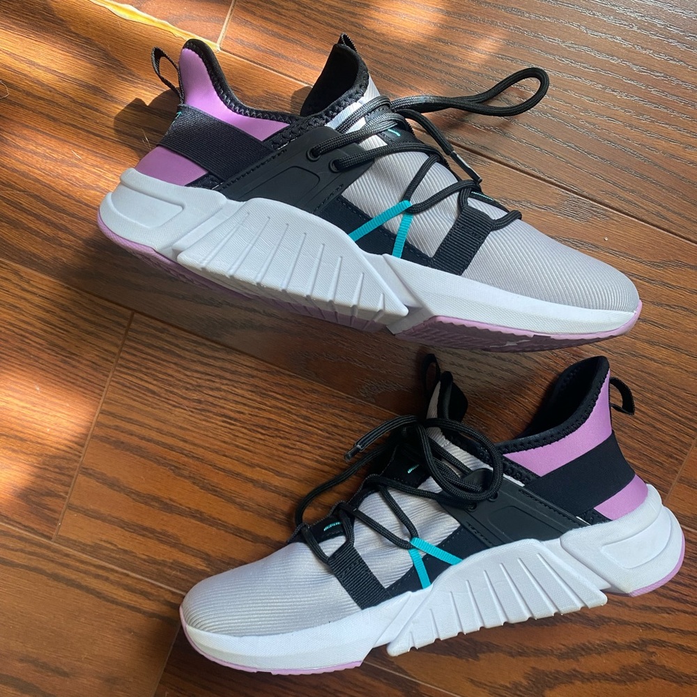 Fabletic Sneakers